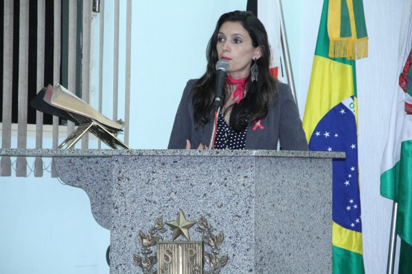 Valdilene, autora da Moção ...