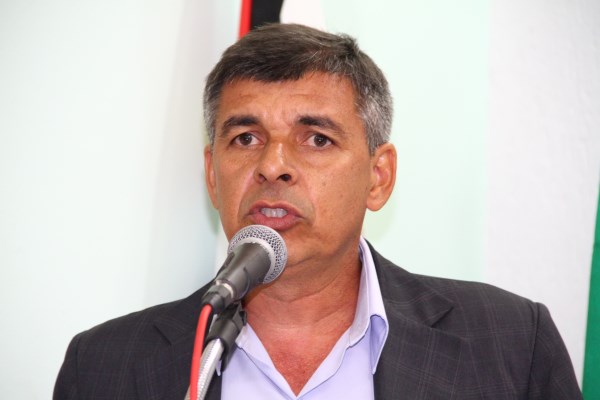 Prof. Claudemir defendo o projeto na tribuna