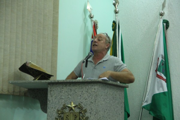 Ivan Luis Sada na tribuna