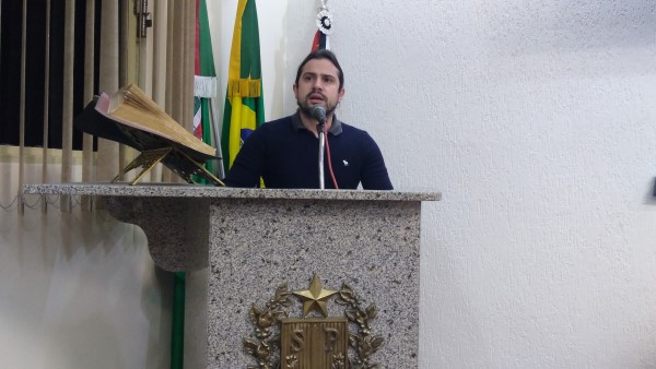 Vereador Pasqualino na tribuna ...