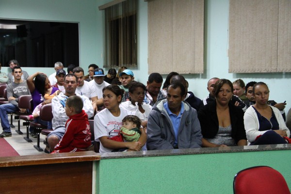 Manifestantes atentos